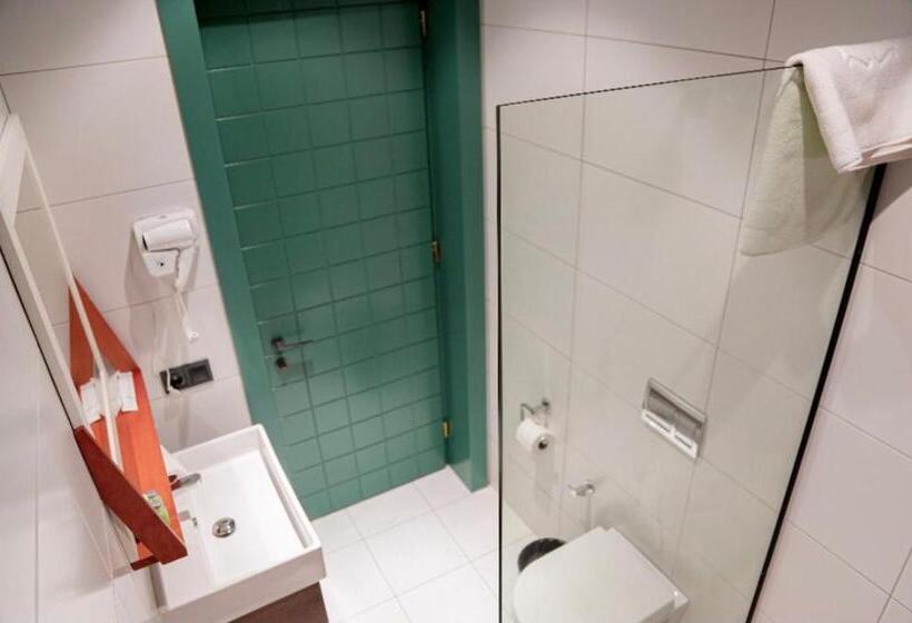 اتاق لوکس با بالکن, Green Rooms