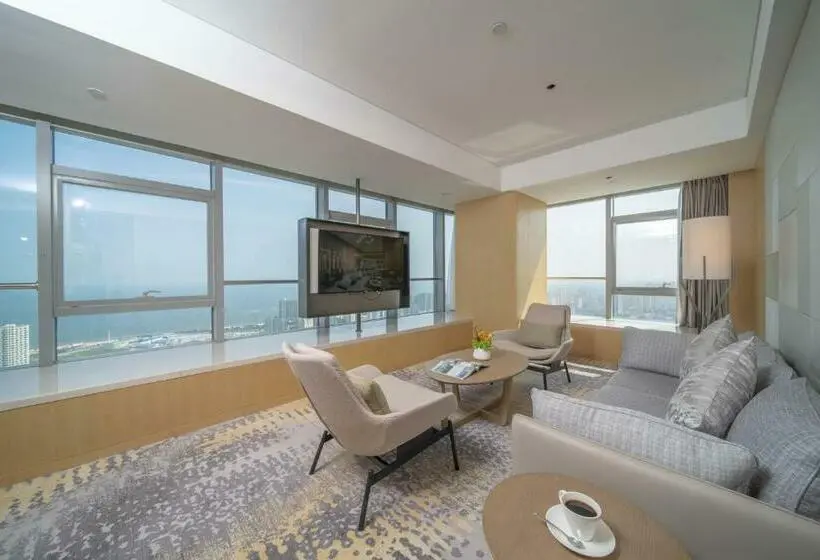 キングサイズベッドのスイートルーム, Holiday Inn Qinhuangdao Haigang