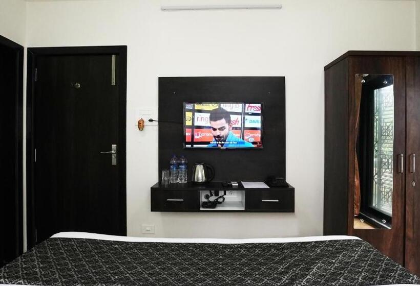 חדר סטנדרט יחיד עם מרפסת, Le Papillon By Bay Hotels