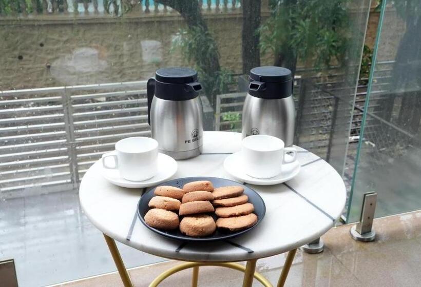 חדר סטנדרט יחיד עם מרפסת, Le Papillon By Bay Hotels