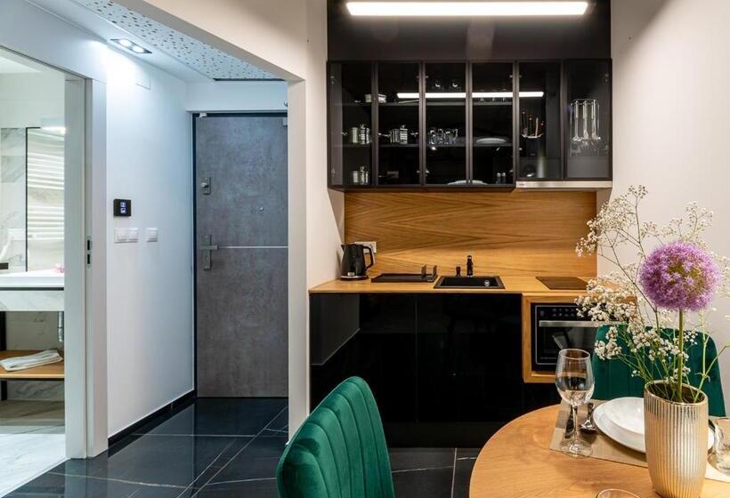 Студия Стандарт, Noir