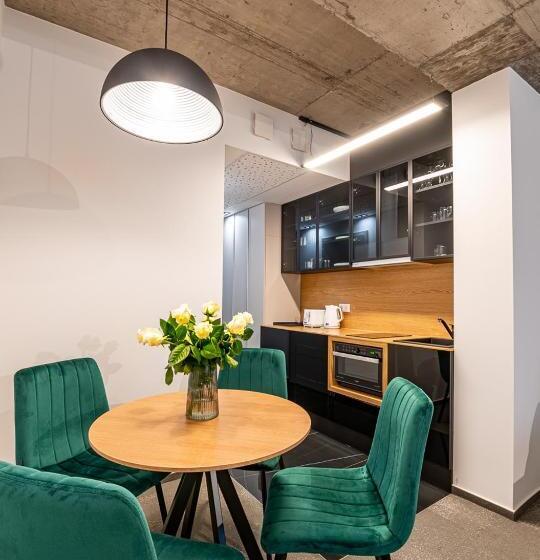 Студия Superior, Noir