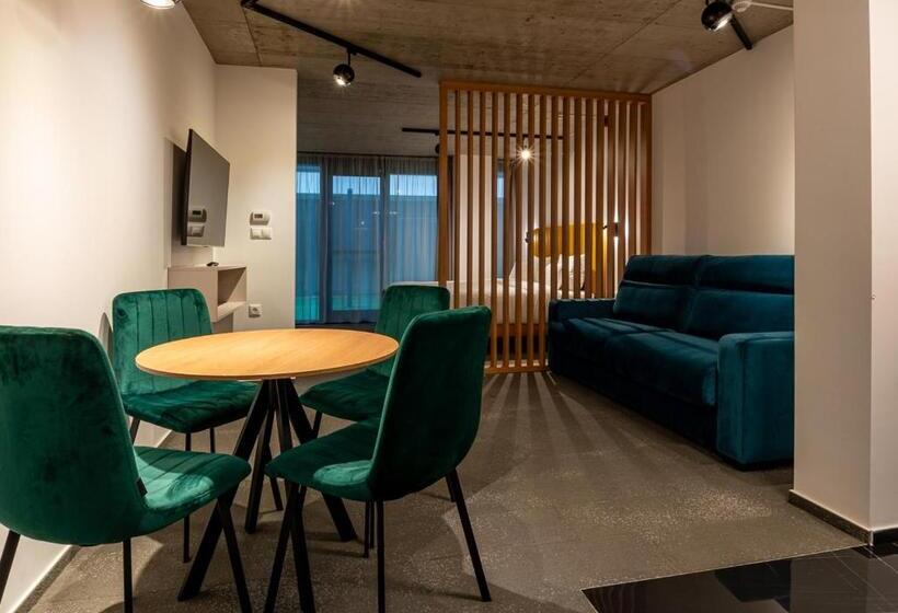 Студия Superior, Noir