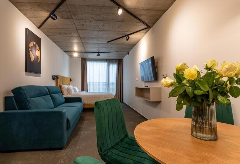 Студия Superior, Noir