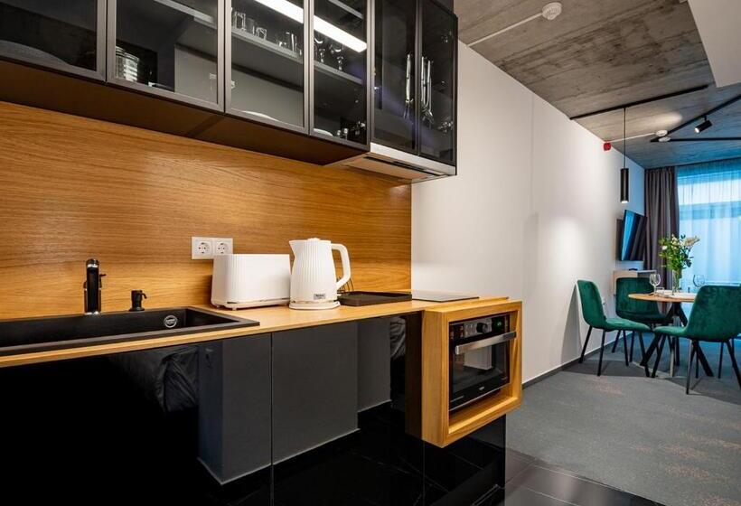 Студия Superior, Noir