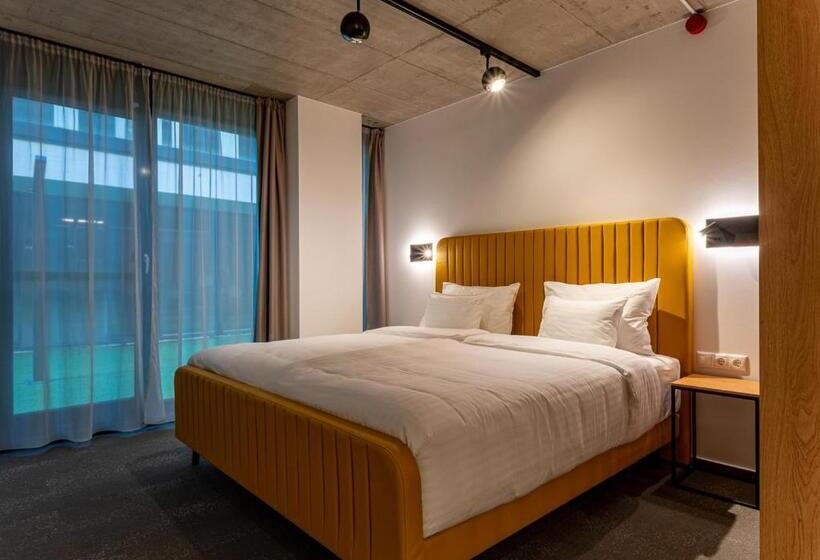 Студия Superior, Noir