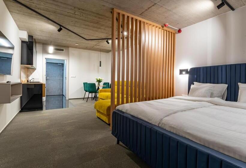 Студия Superior, Noir