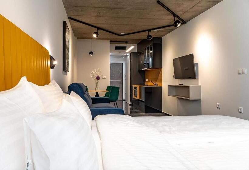 Студия Superior, Noir