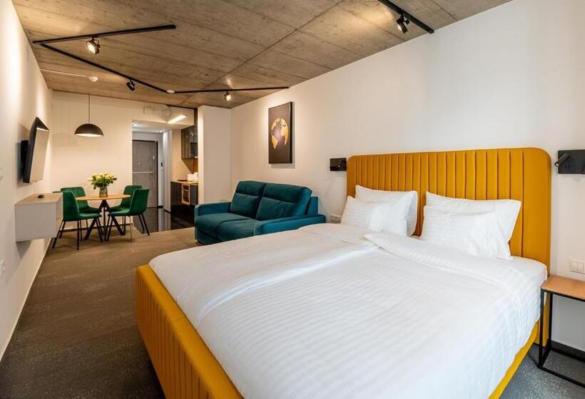 Студия Superior, Noir