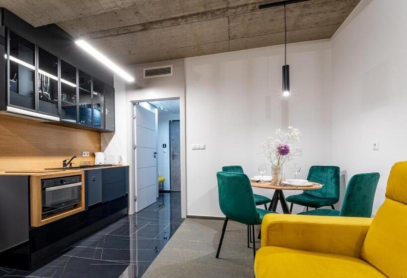 Студия Superior, Noir