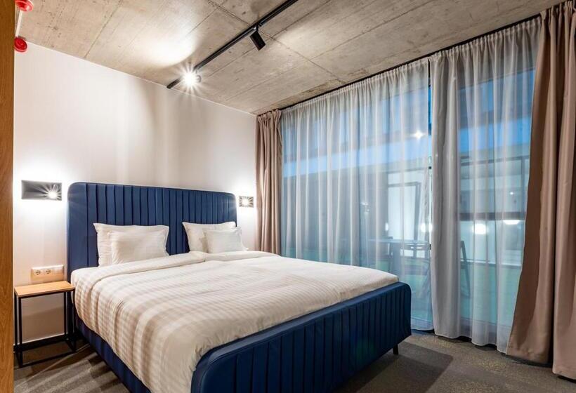 Студия Superior, Noir