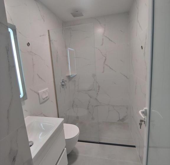 Delüks Oda, Villa Leonel Zeka