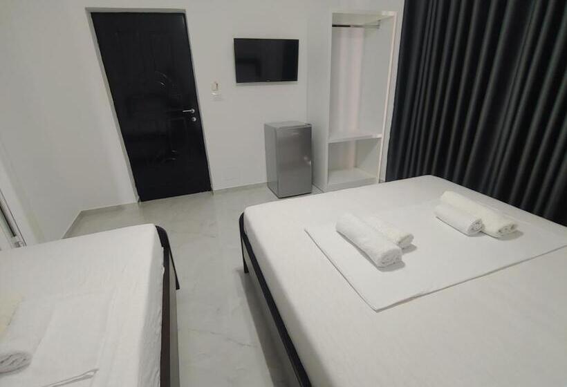 Delüks Üç Kişilik Oda, Villa Leonel Zeka