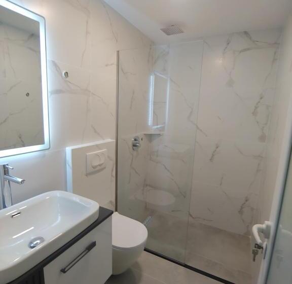 Quarto Triplo Deluxe, Villa Leonel Zeka