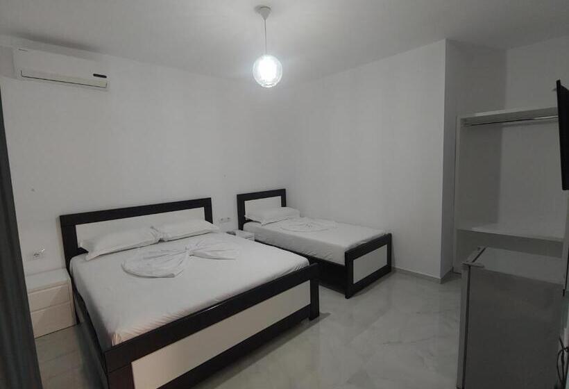 Delüks Üç Kişilik Oda, Villa Leonel Zeka