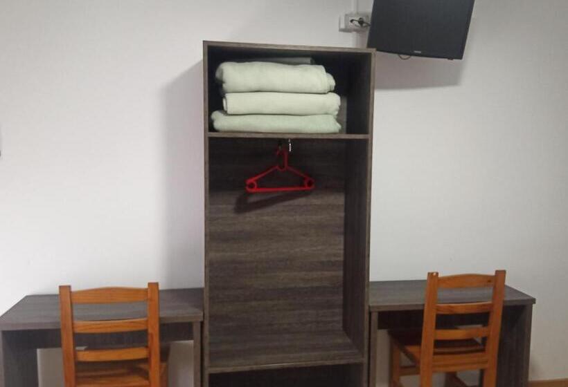 חדר סטנדרט לשלושה, Pensión Km66 Palas De Rei