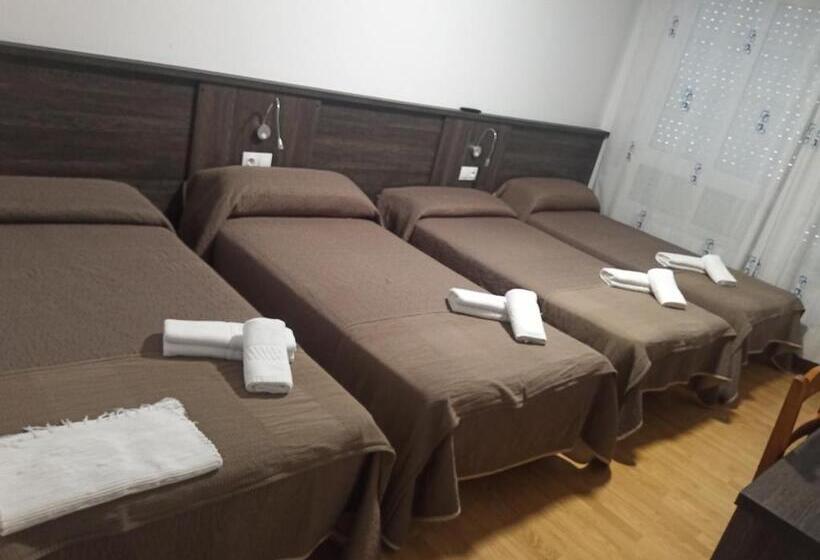 חדר סטנדרט לשלושה, Pensión Km66 Palas De Rei