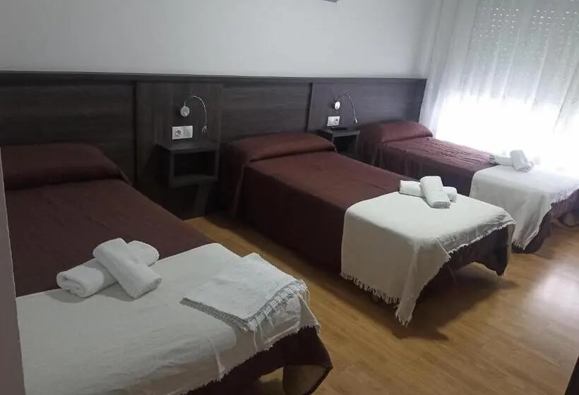 اتاق استاندارد سه نفره, Pensión Km66 Palas De Rei