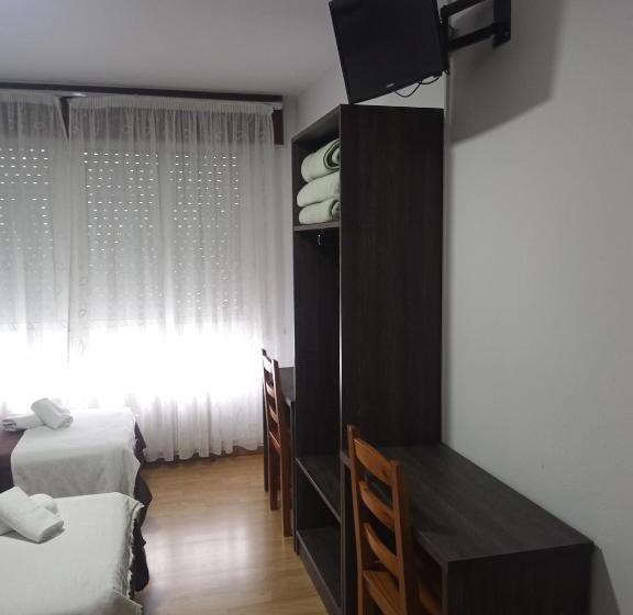 חדר סטנדרט לשלושה, Pensión Km66 Palas De Rei