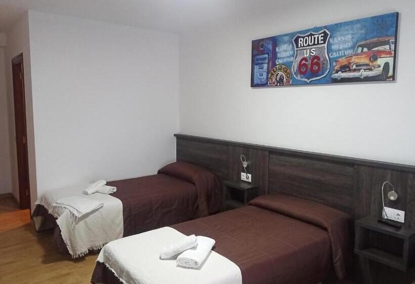 חדר סטנדרט לשלושה, Pensión Km66 Palas De Rei