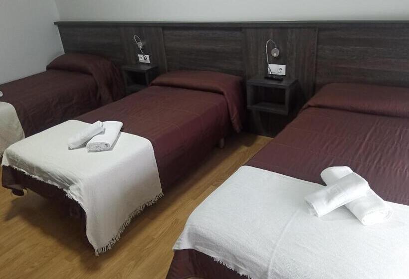 חדר סטנדרט לשלושה, Pensión Km66 Palas De Rei