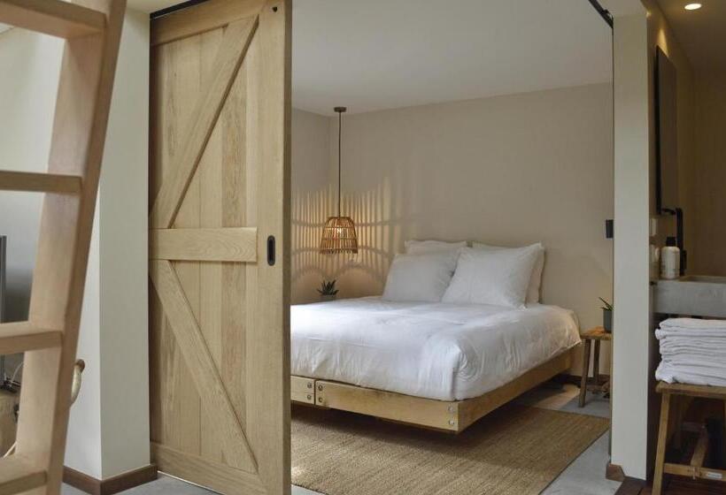 デラックススイート, Van Heeckeren Apartments & Suites Buren