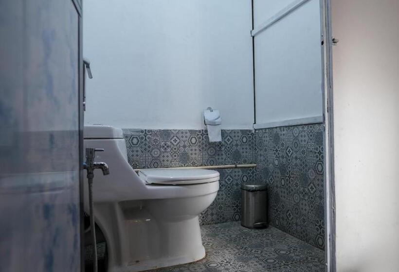 Номер Deluxe с Балконом, Anjoned Hostel & Cafe