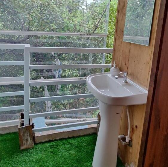 Номер Deluxe с Балконом, Anjoned Hostel & Cafe