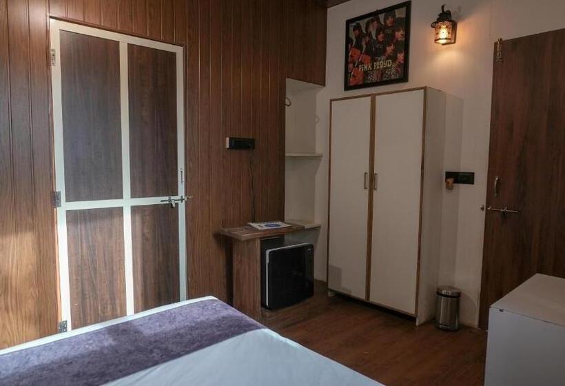 Номер Deluxe с Балконом, Anjoned Hostel & Cafe