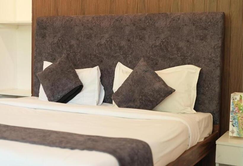 Люкс 2 Спальни, Anjoned Hostel & Cafe