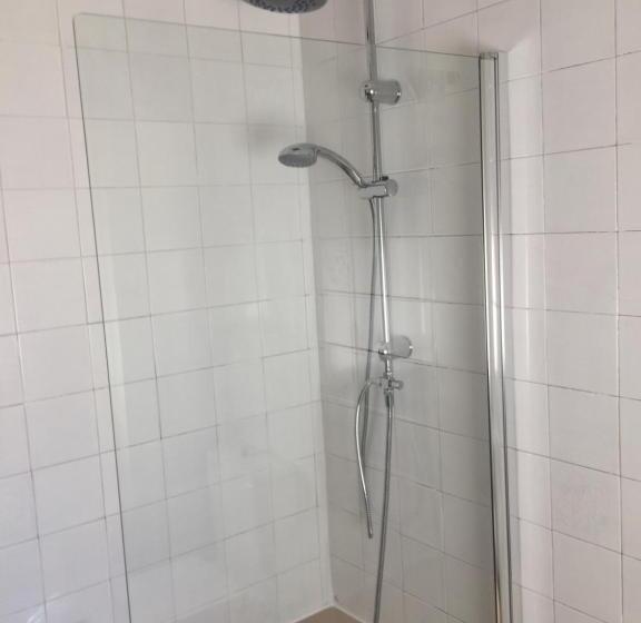 标准三人间外部浴室, Pensión Avenida