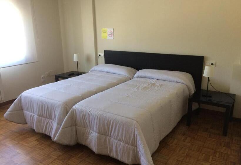 标准三人间外部浴室, Pensión Avenida