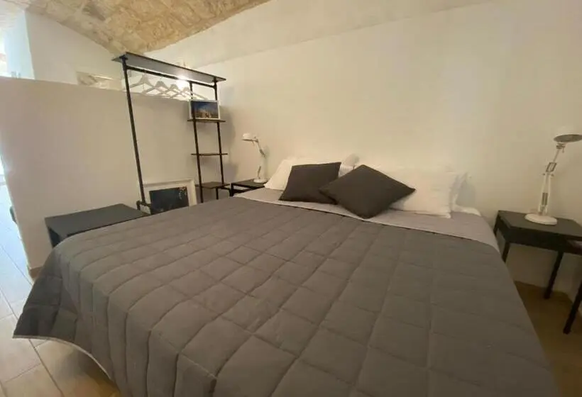 اتاق لوکس, Bari Landlord 31  Old Town Apartments With Self Check In
