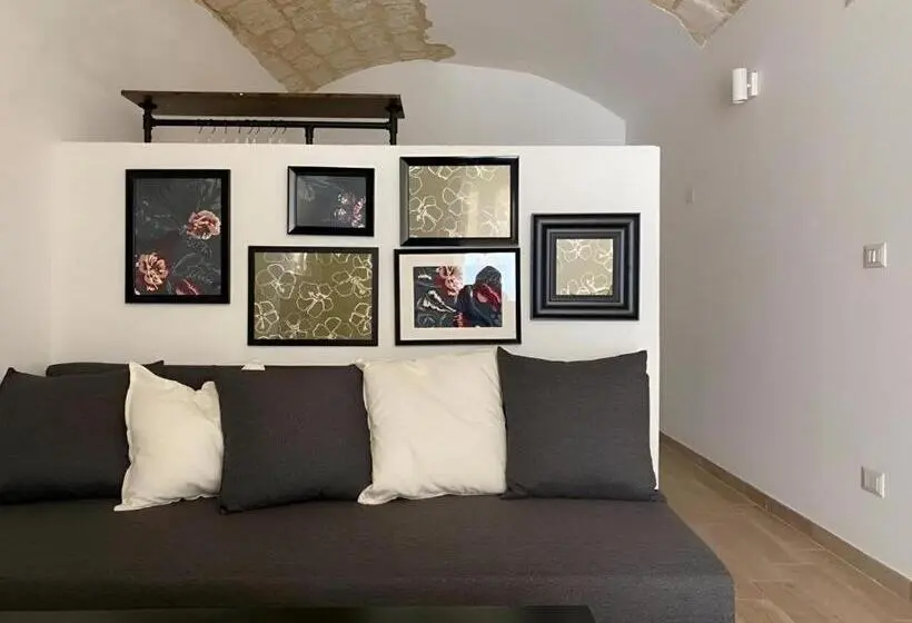 اتاق لوکس, Bari Landlord 31  Old Town Apartments With Self Check In