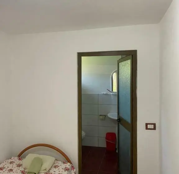 Cameră Triplă Standard, Kulla E Vjeter