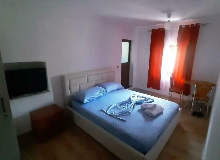 Cameră Familiară, Kulla E Vjeter