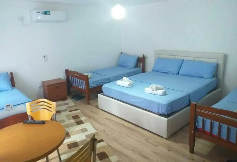 Cameră Cvadruplă Standard, Kulla E Vjeter