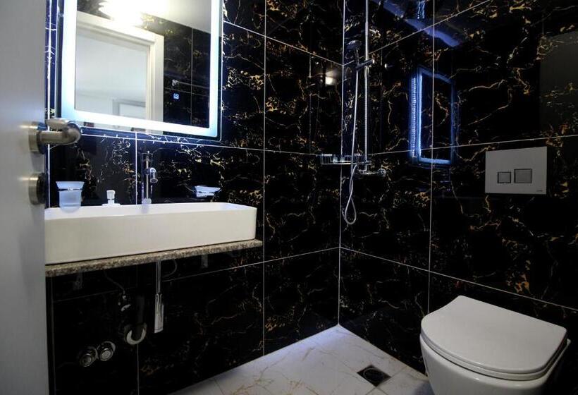 Habitació Triple Comfort, Elite Sarande