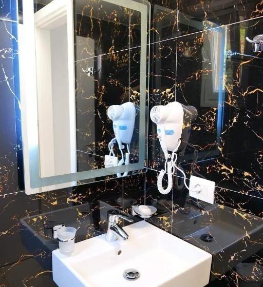 Habitació Triple Comfort, Elite Sarande