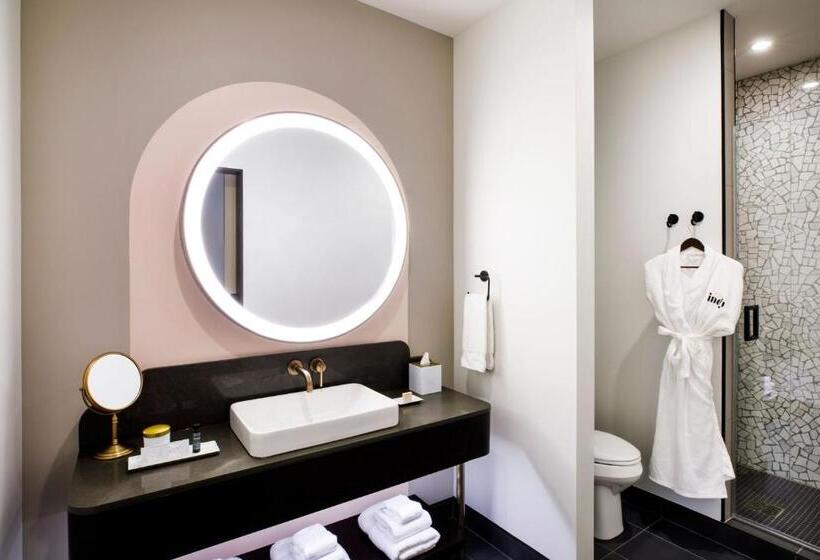 غرفة ديلوكس سرير كينج مطلة على المدينة, Indy, Indianapolis, A Tribute Portfolio