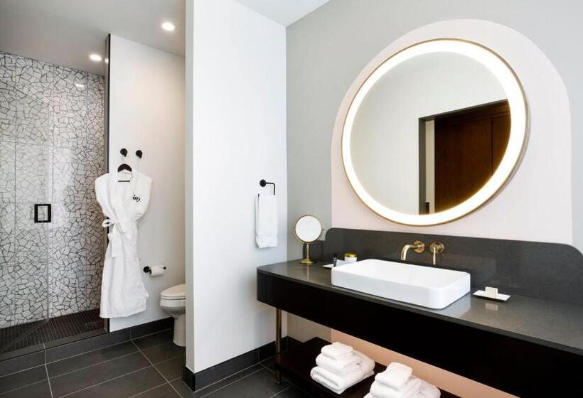 غرفة قياسية مطلة على المدينة, Indy, Indianapolis, A Tribute Portfolio