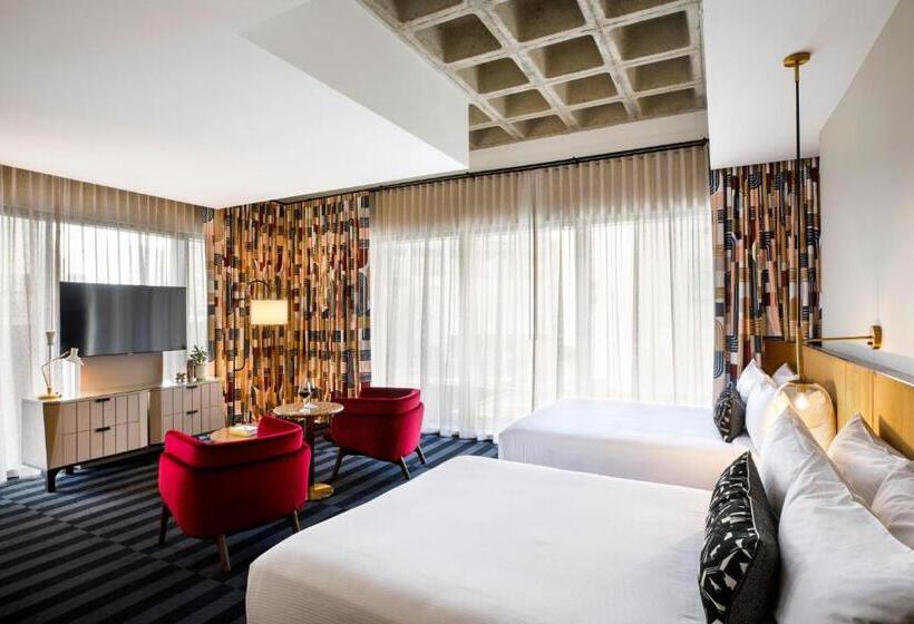 غرفة قياسية مطلة على المدينة, Indy, Indianapolis, A Tribute Portfolio