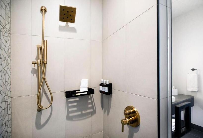 جناح مطل على المدينة, Indy, Indianapolis, A Tribute Portfolio