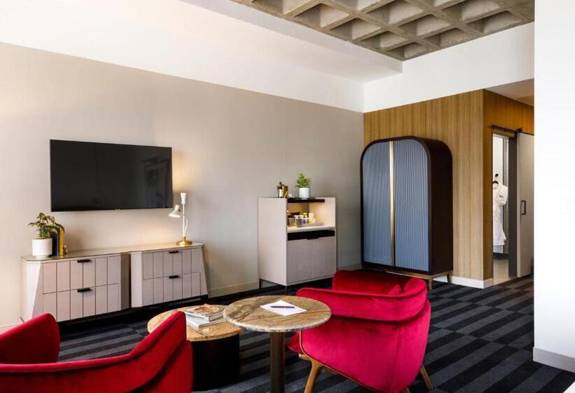 جناح مطل على المدينة, Indy, Indianapolis, A Tribute Portfolio