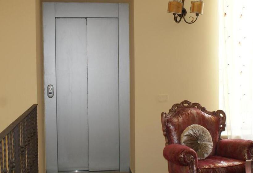 חדר סטנדרט לשלושה עם טרסה, Mimi