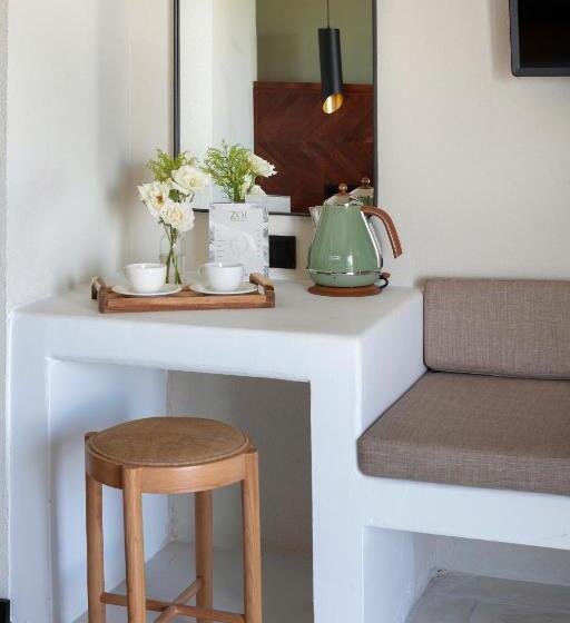 سوییت لوکس, Zoİ Cunda