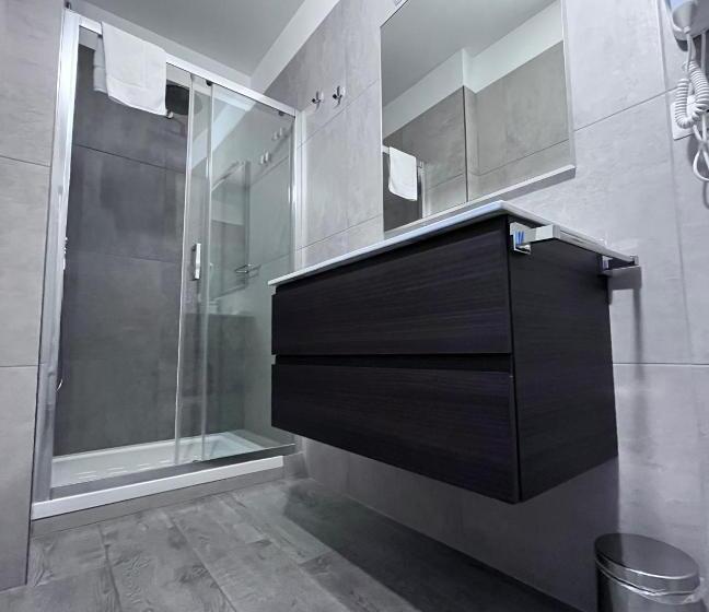 Habitación Estándar Individual con Balcón, Villa Fenix Osio Sotto 2
