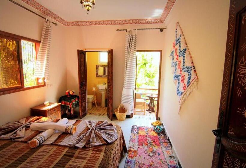 Standard Room with Balcony, Jnane Karma