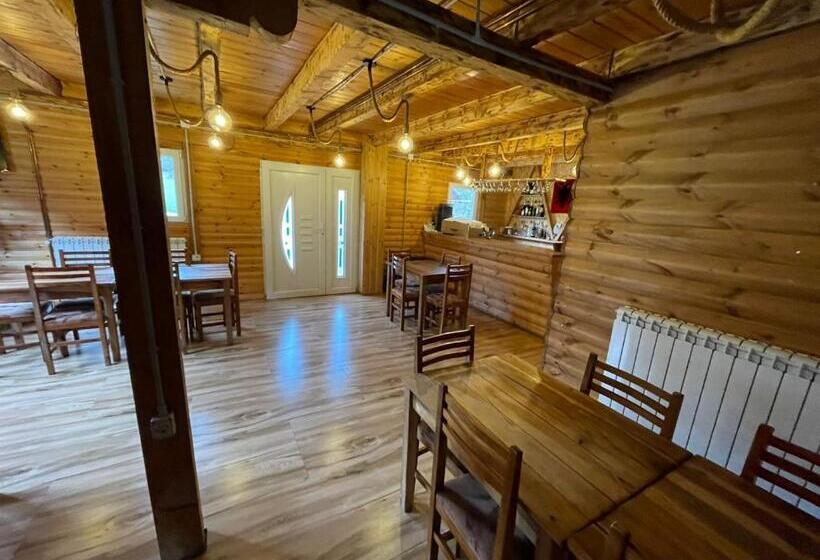 标准间, Bujtina Zemra Tradites