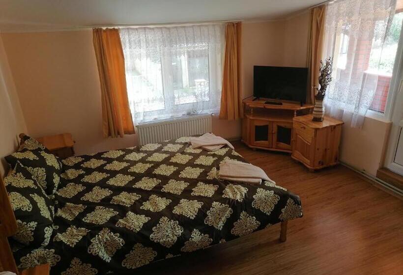 غرفة قياسية مزوَّدة بشُرفة, Guest House Shipkovo Hills